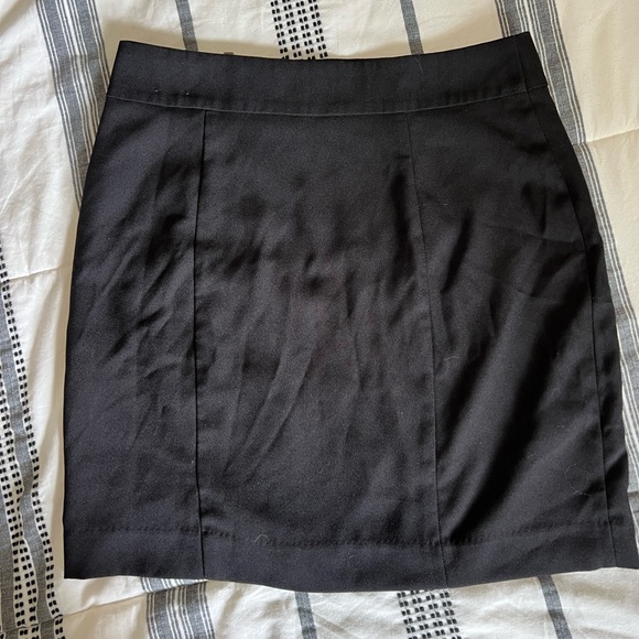 Black mini skirt - Picture 3 of 3